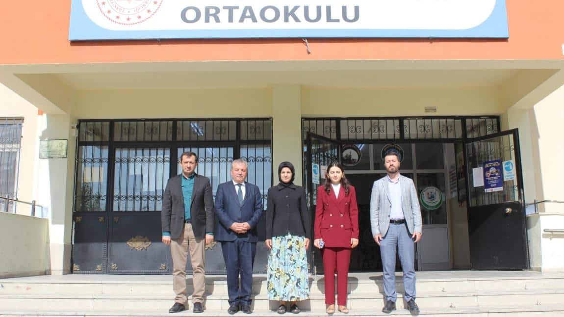 Pursaklar Kaymakamı Esengül Korkmaz Çiçekli ve İlçe Milli Eğitim Müdürü Mustafa Kılıçgil okulumuzu ziyaret ettiler.